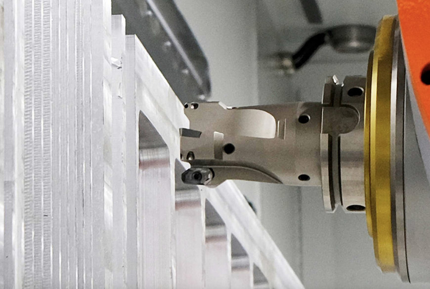 NeoMill-Alu-QBig fräst Aluminium mit 18 Litern pro Minute Zeitspanvolumen